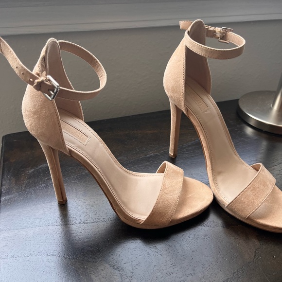 Tan Suede Heels size 8 - Picture 6 of 7